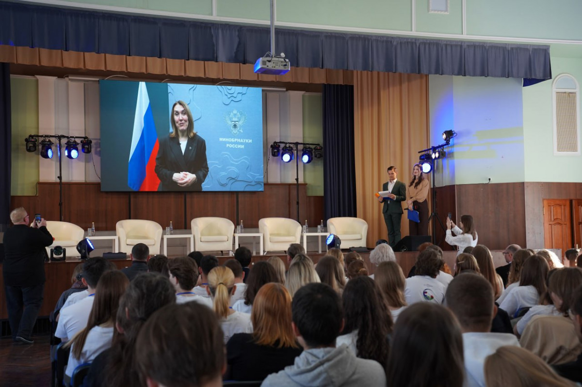 В НГЛУ состоялся молодёжный медиафорум «Единство народов России»