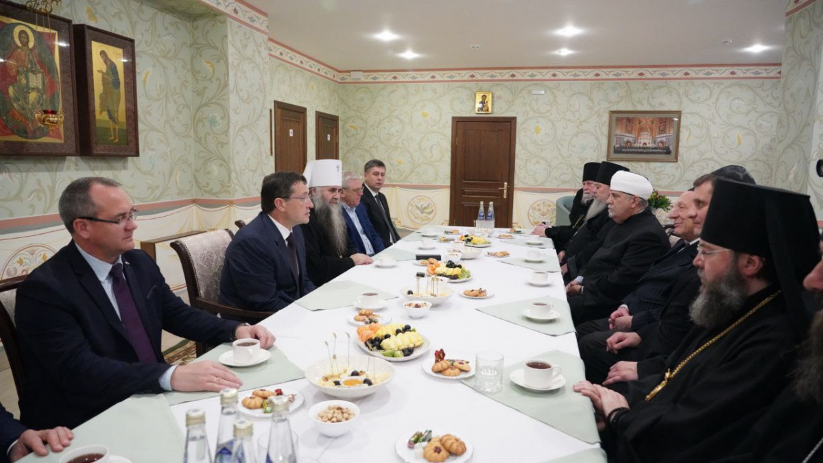 Глеб Никитин в День народного единства провел встречу с представителями религиозных конфессий региона