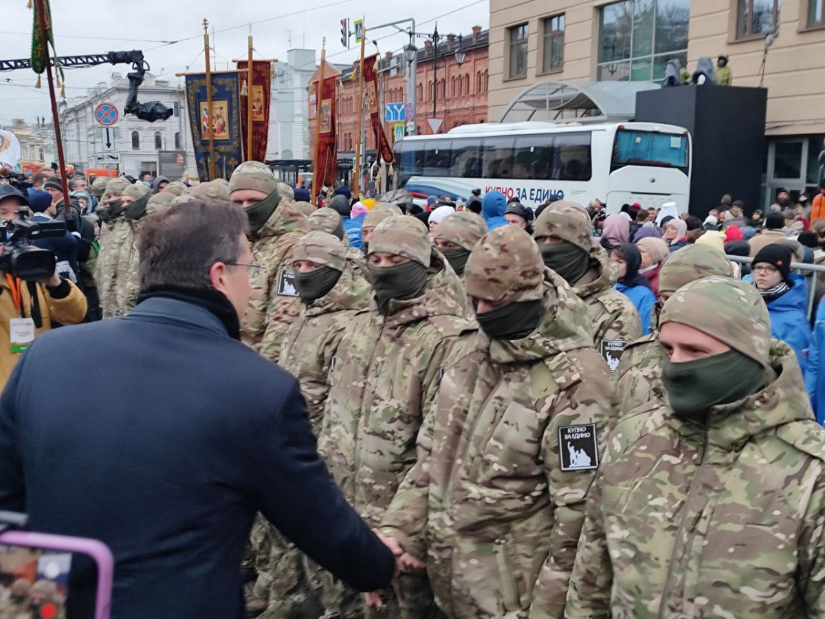 В День народного единства добровольцы рассказали, что уходят в зону СВО с верой и правдой