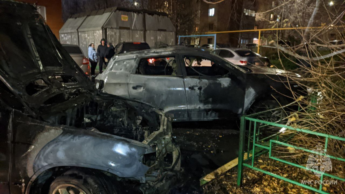 Четыре машины сгорели в Верхних Печёрах
