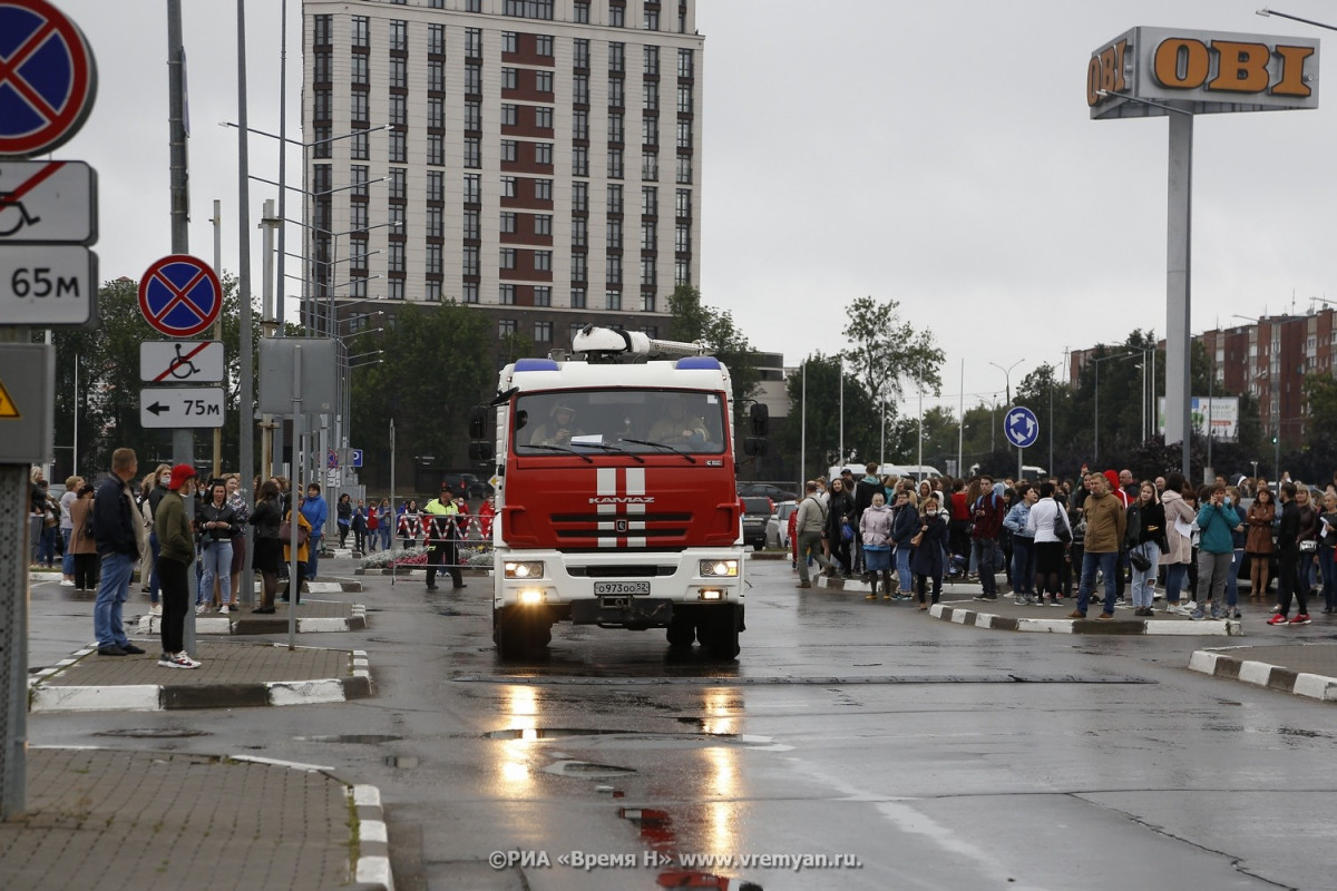 Пожарные тушат частный дом на улице Узбекской в Нижнем Новгороде