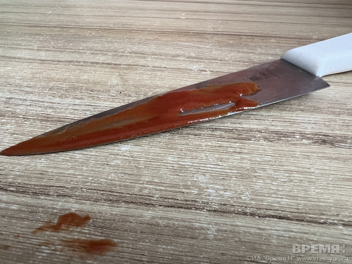 Подросток ударил ножом в спину своей бабушки