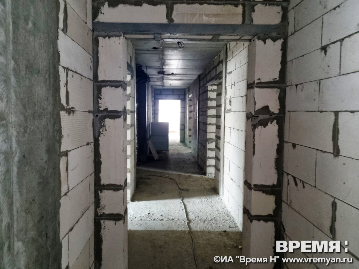 Партийный десант «Единой России» проверил ход ремонта школы и строительства детского сада в Пижме