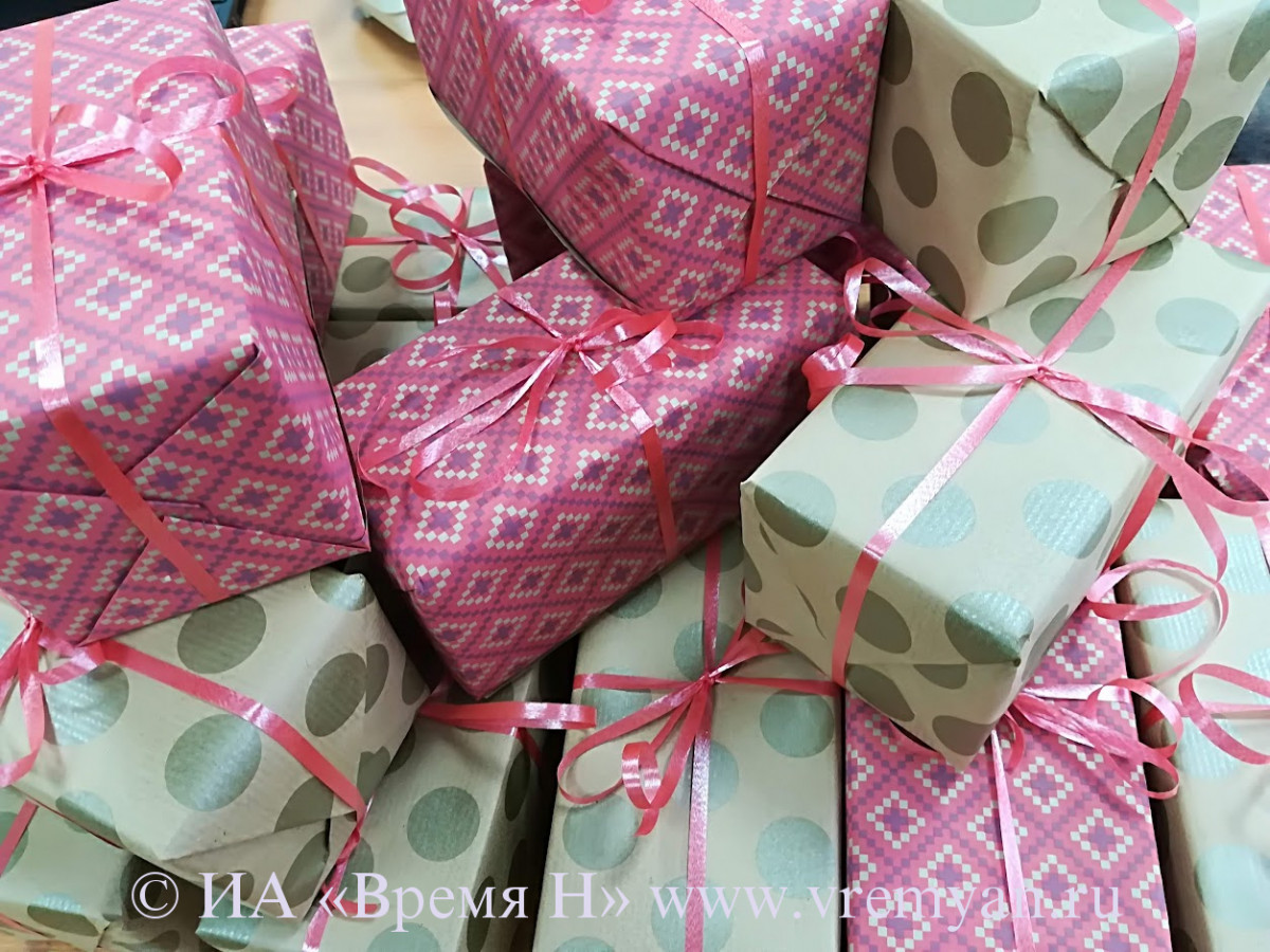 Юрист Зуй напомнила о налогообложении новогодних подарков от работодателя