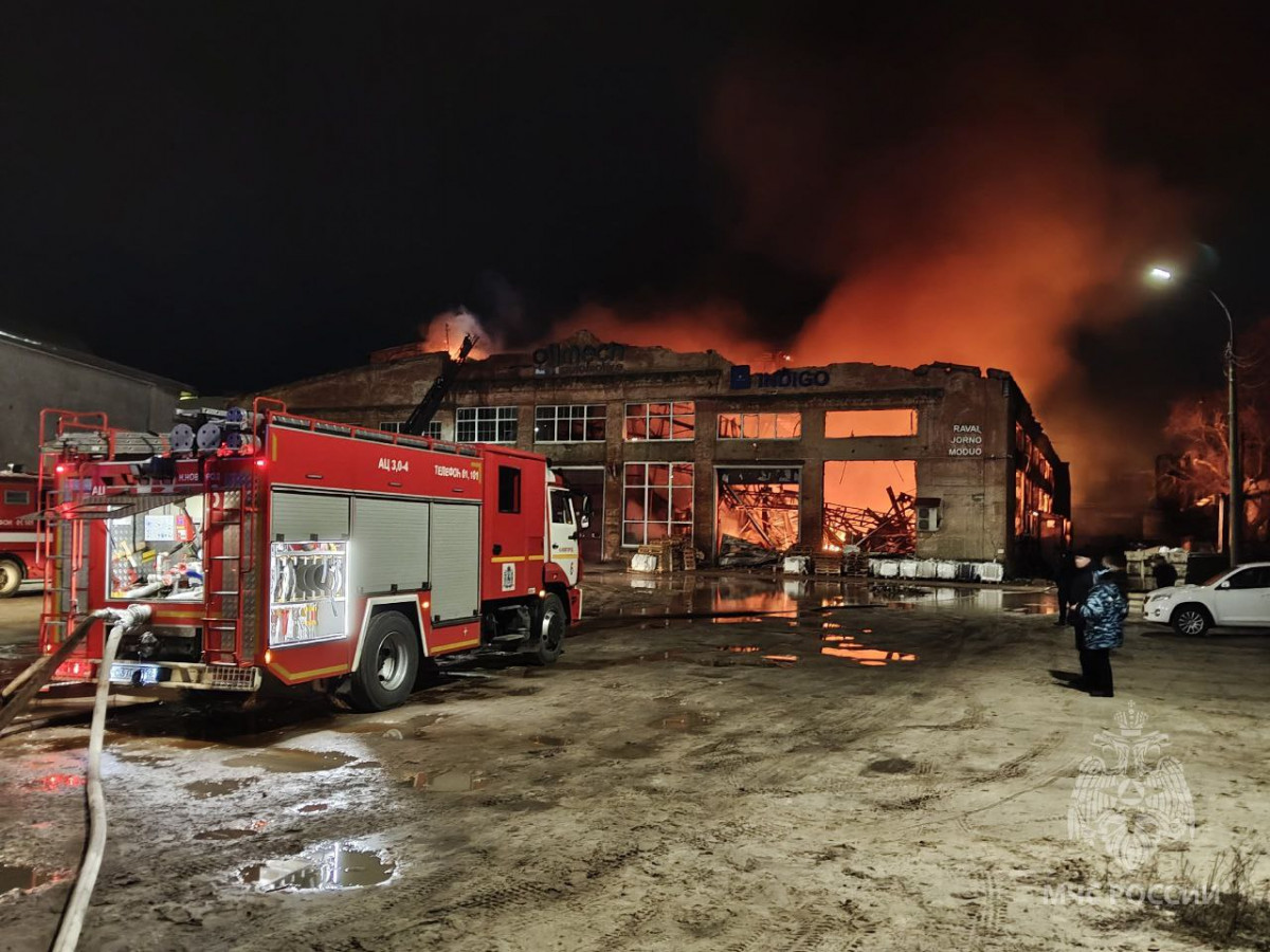 Появилось видео с места тушения крупного пожара в Нижнем Новгороде