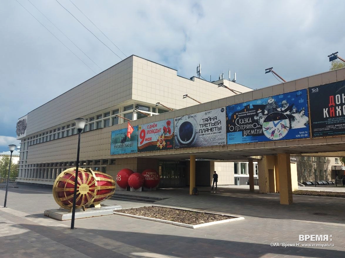 Часы, установленные у ТЮЗа в год 800-летия Нижнего Новгорода, запущены после ремонта