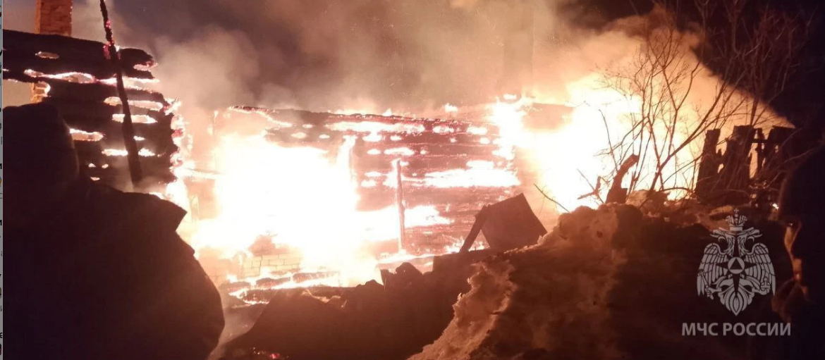 Два человека погибли при пожаре в Ардатовском округе