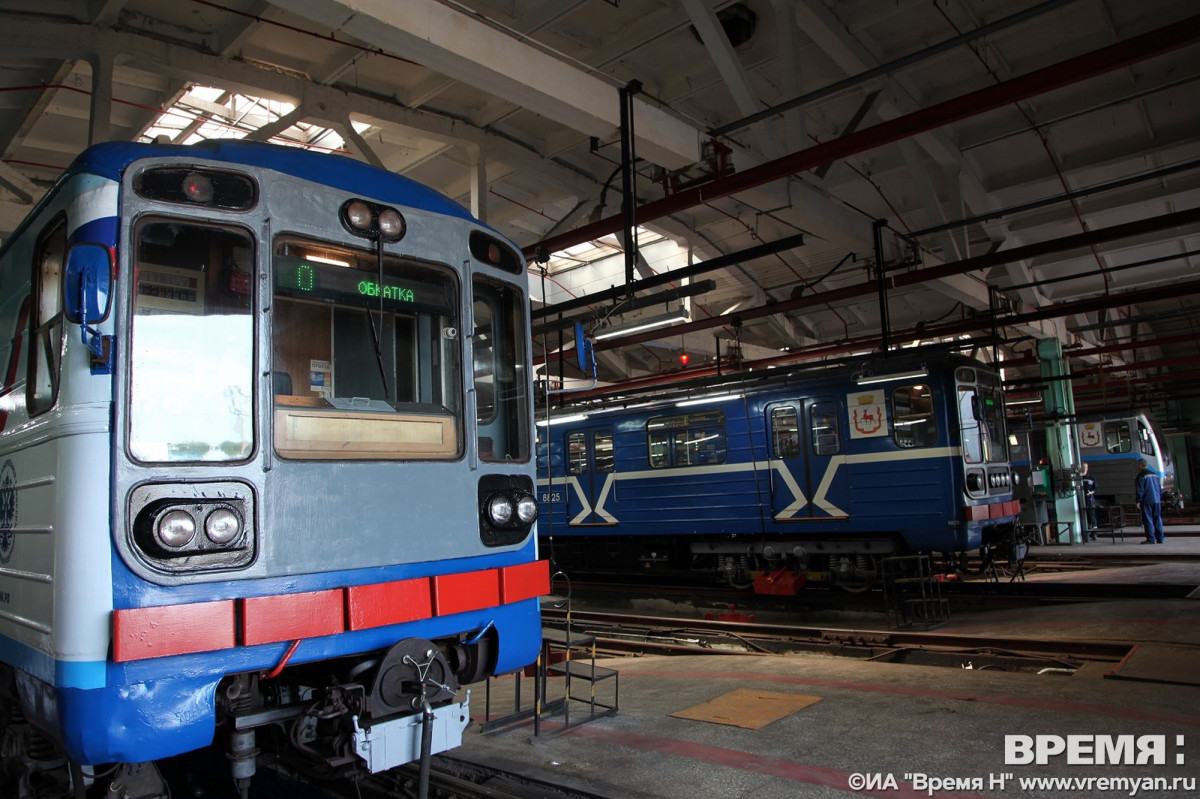 метро депо поезда лето