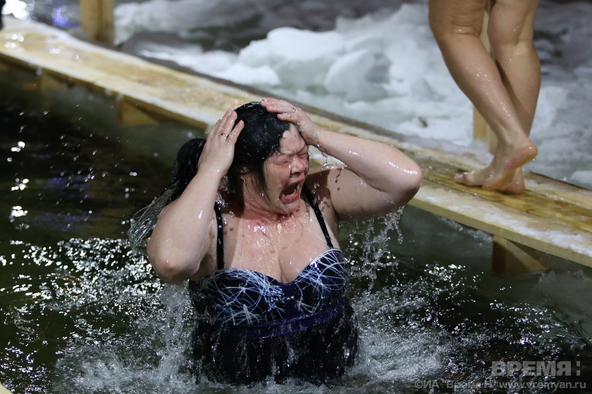 Опубликован фоторепортаж с крещенских купаний в Нижнем Новгороде