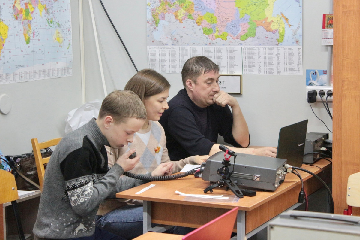 Нижегородские школьники пообщались с бортом МКС с помощью радиостанции