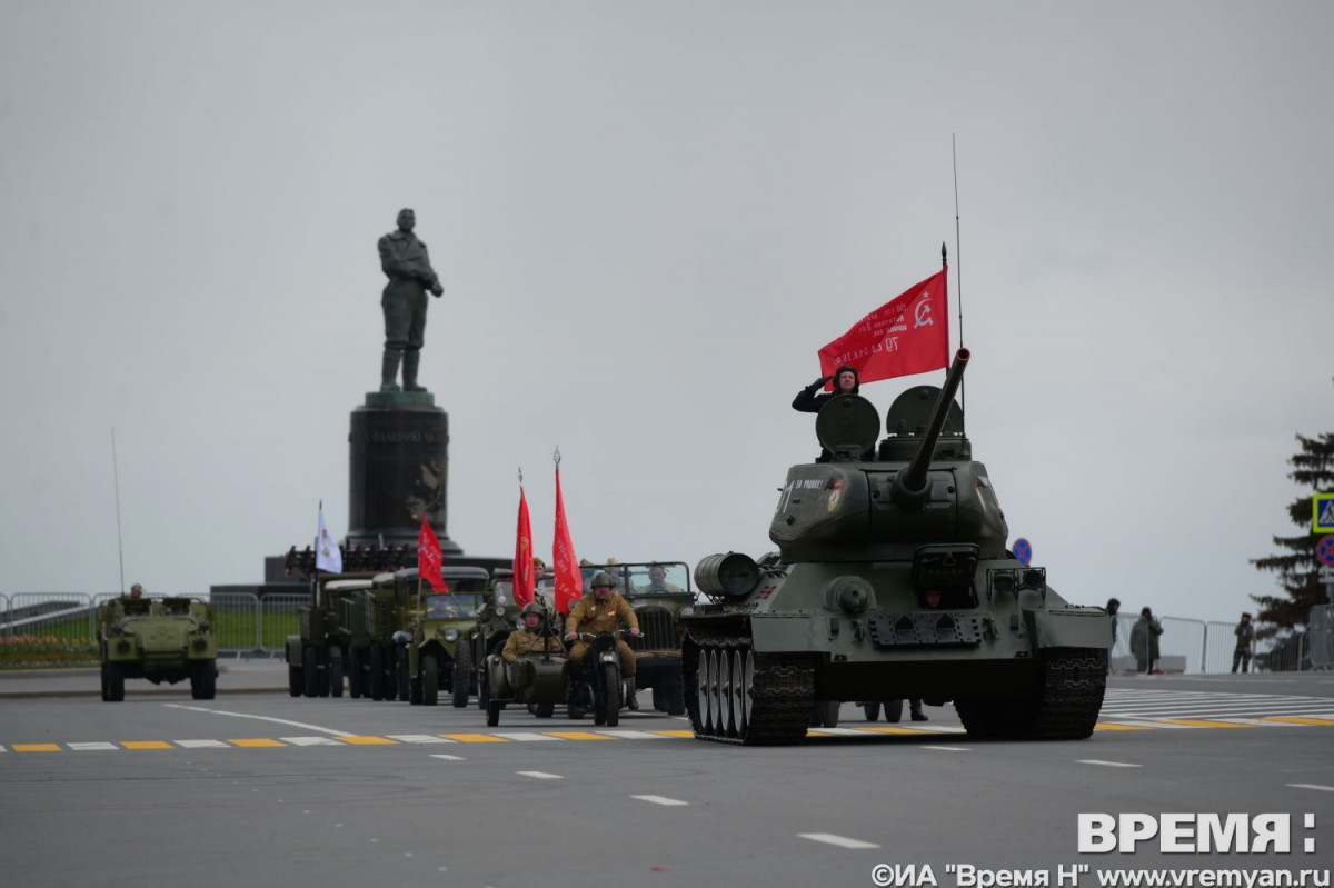 Опубликован фоторепортаж с парада Победы в Нижнем Новгороде