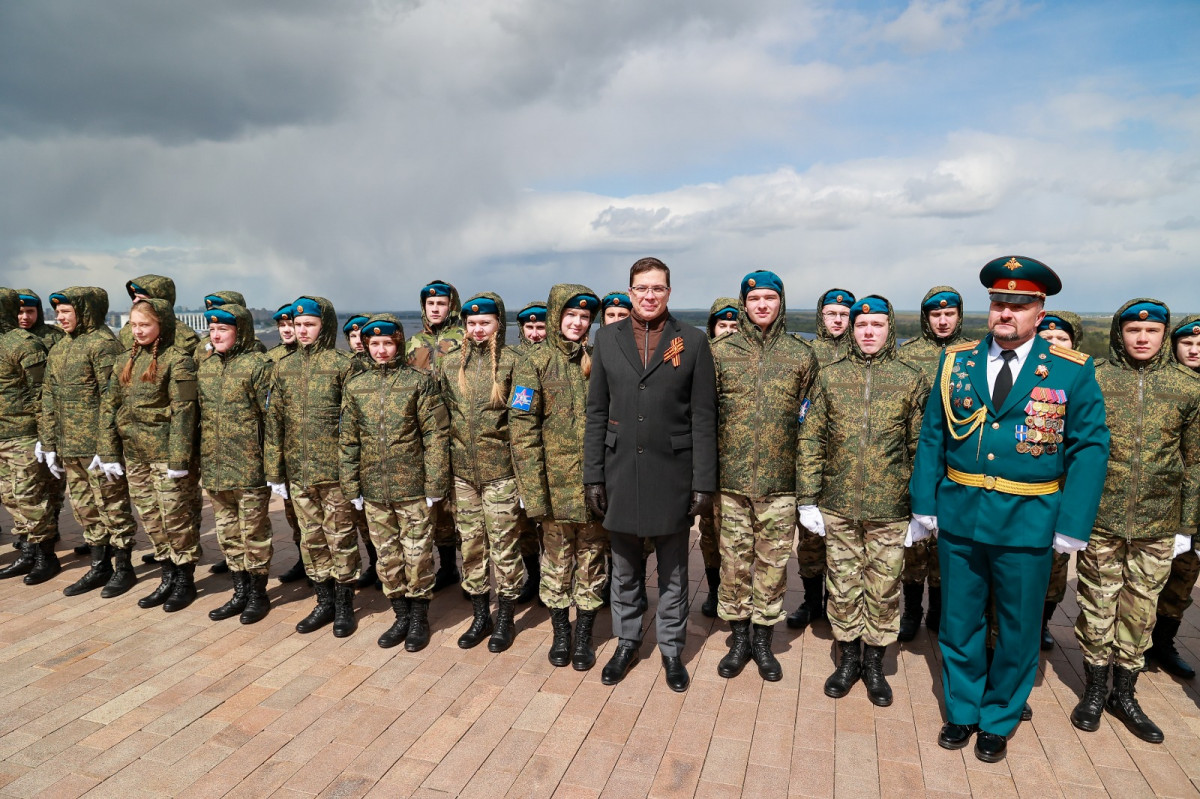 Юрий Шалабаев поздравил с 9 Мая воспитанников лагеря «Хочу стать десантником»